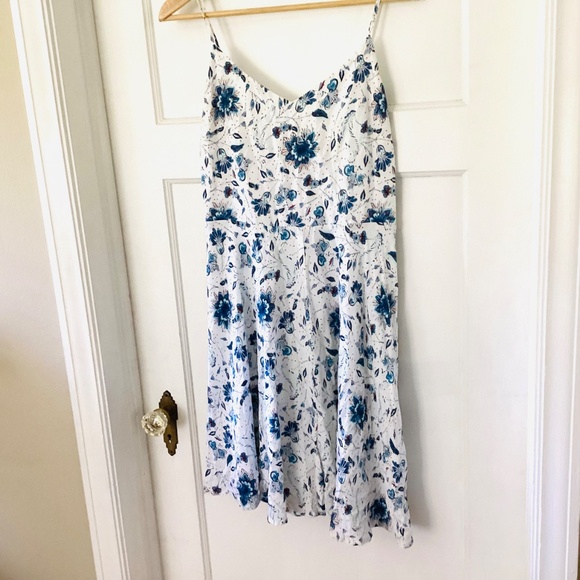 GAP Fit & Flair Blue Floral Cami Summer Dress Ruched Back Lined Women’s Sz M - Picture 13 of 14
